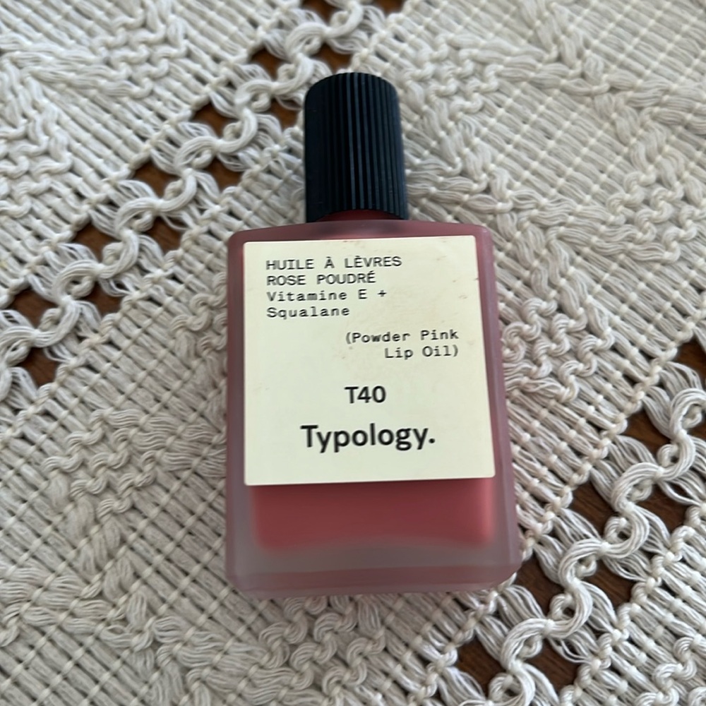 Typology lip oil-powder pink